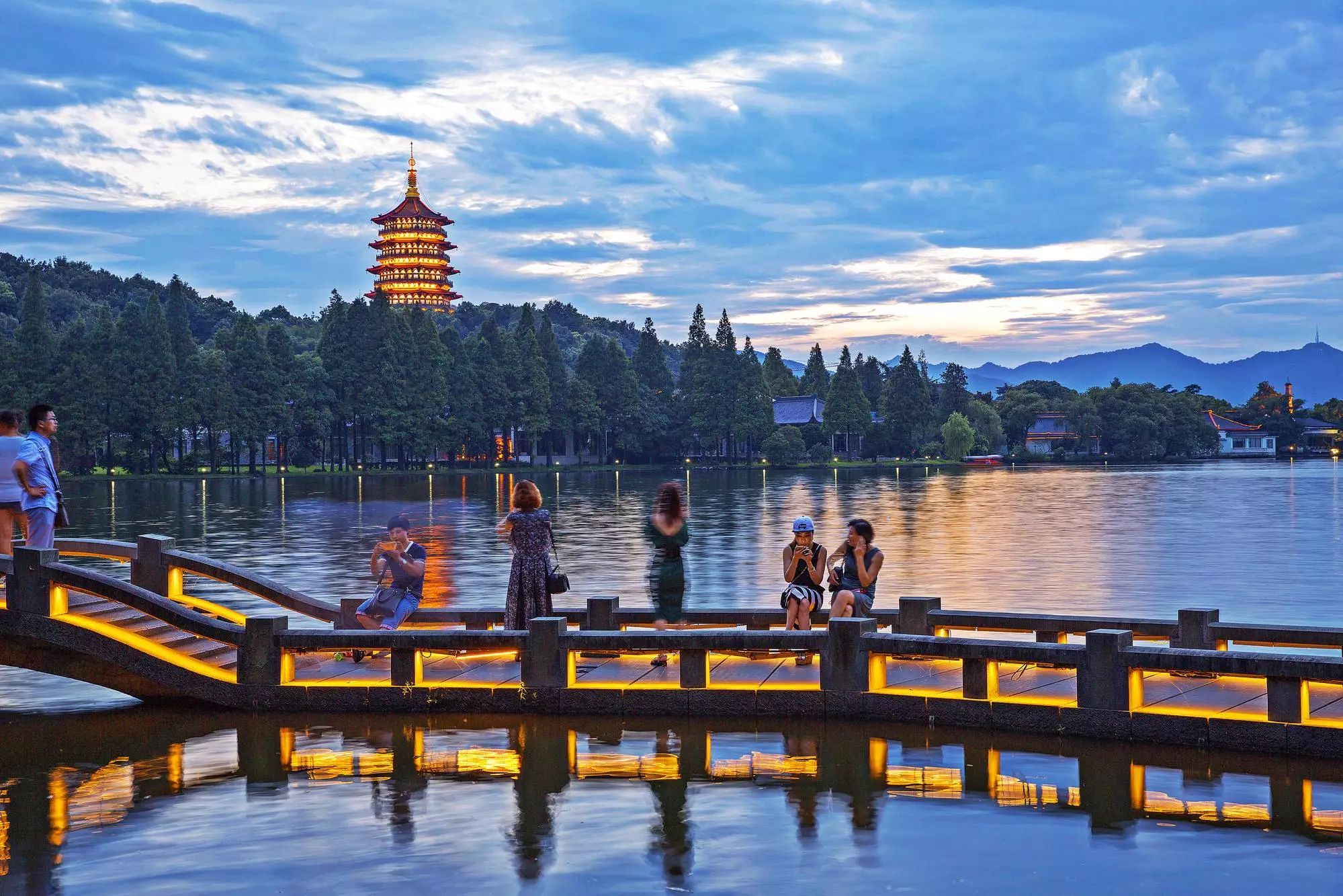 南京、靈山大佛、魔都上海、西湖美景、烏鎮、夜景蘇州古運河、夜登金茂大廈·船游黃浦江、杭州宋城5日游全攻略
